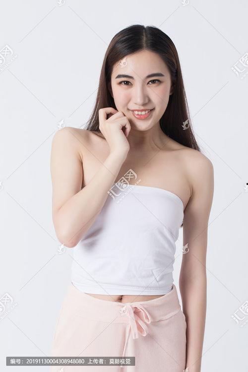 模特白色背景,白色背景下的模特风采